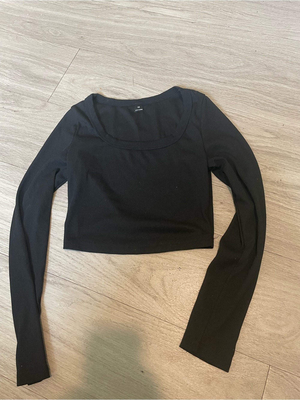 Black Long-Sleeve Scoop Neck Crop Top